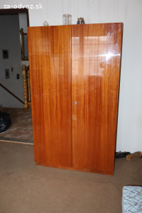 Mahagonove skrine z jednej serie