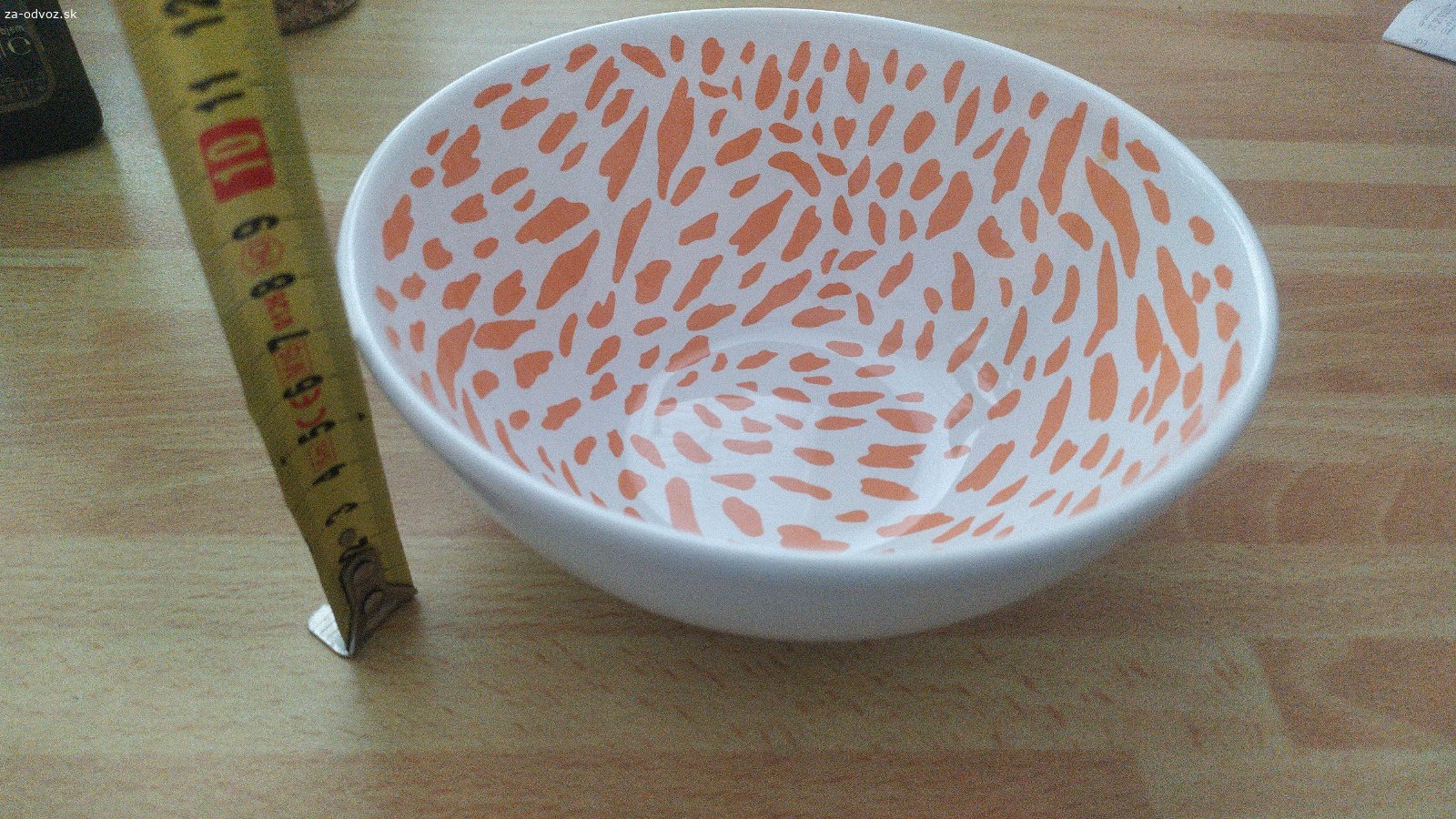 miska. Darujem IKEA misku s priemerom 16cm, vyska 7cm.