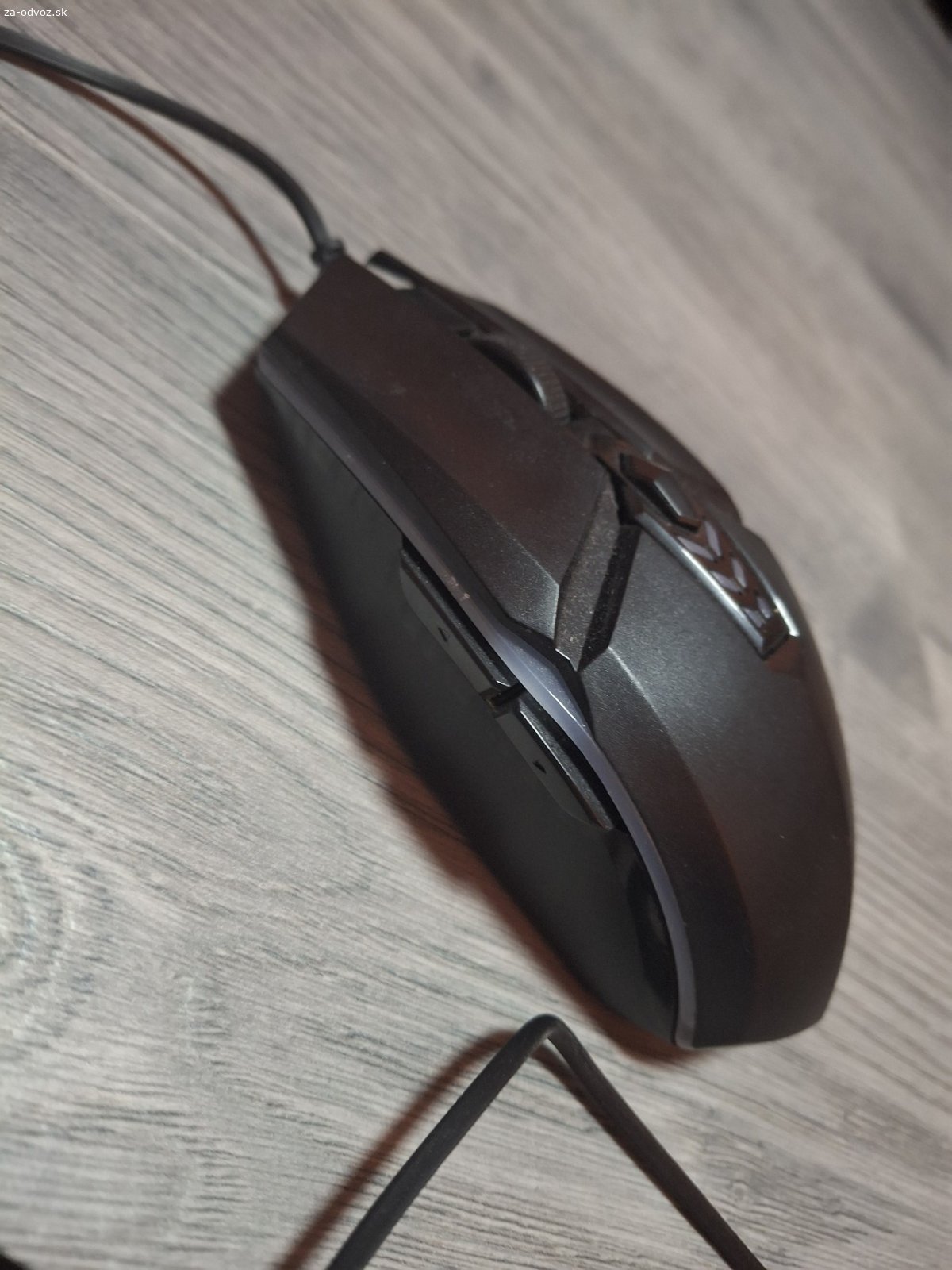 myš k pc. darujem mys k pc 
sem-tam nereaguje koliesko na myši ale verím ze niekomu este posluzi