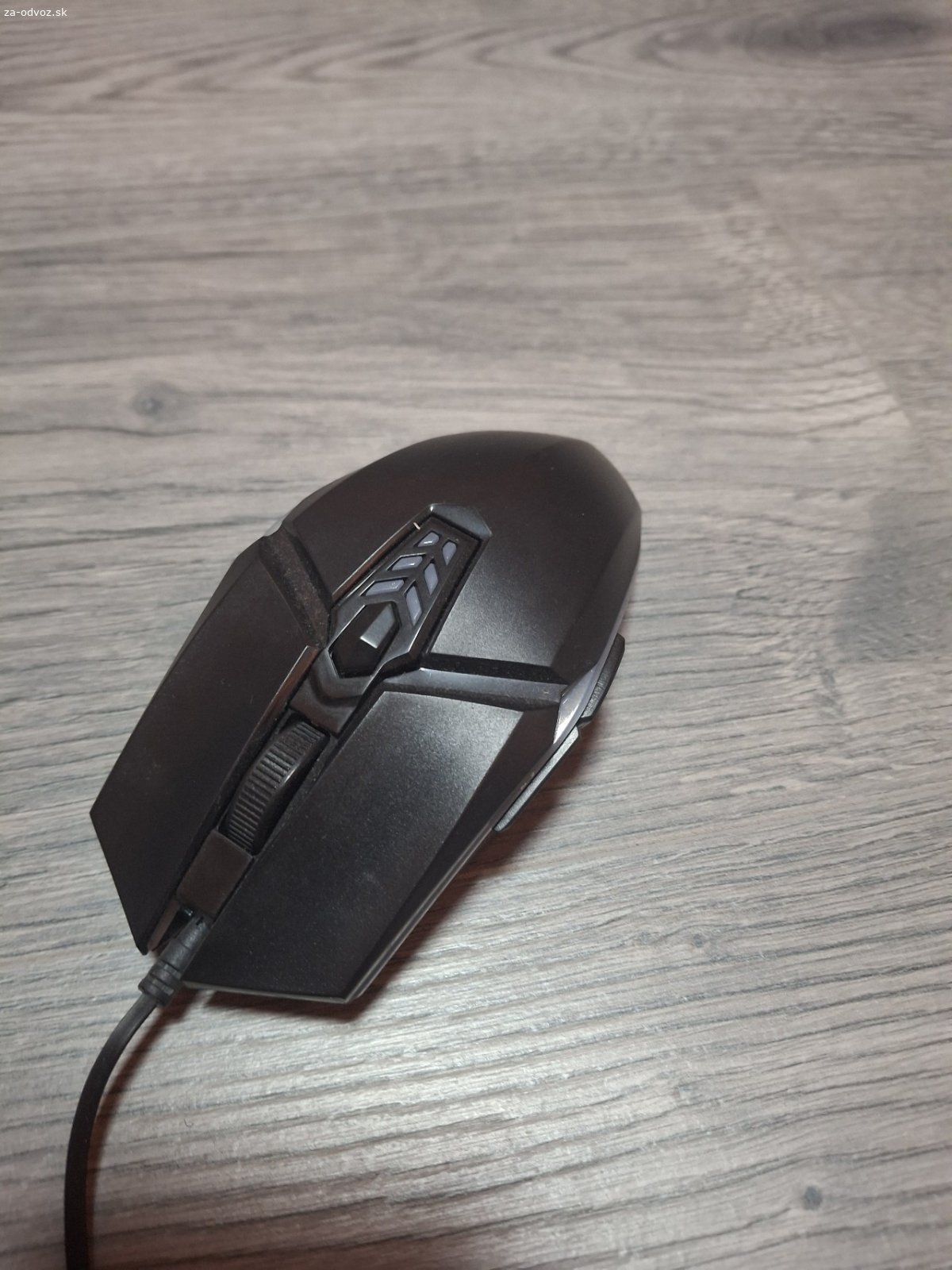 myš k pc. darujem mys k pc 
sem-tam nereaguje koliesko na myši ale verím ze niekomu este posluzi