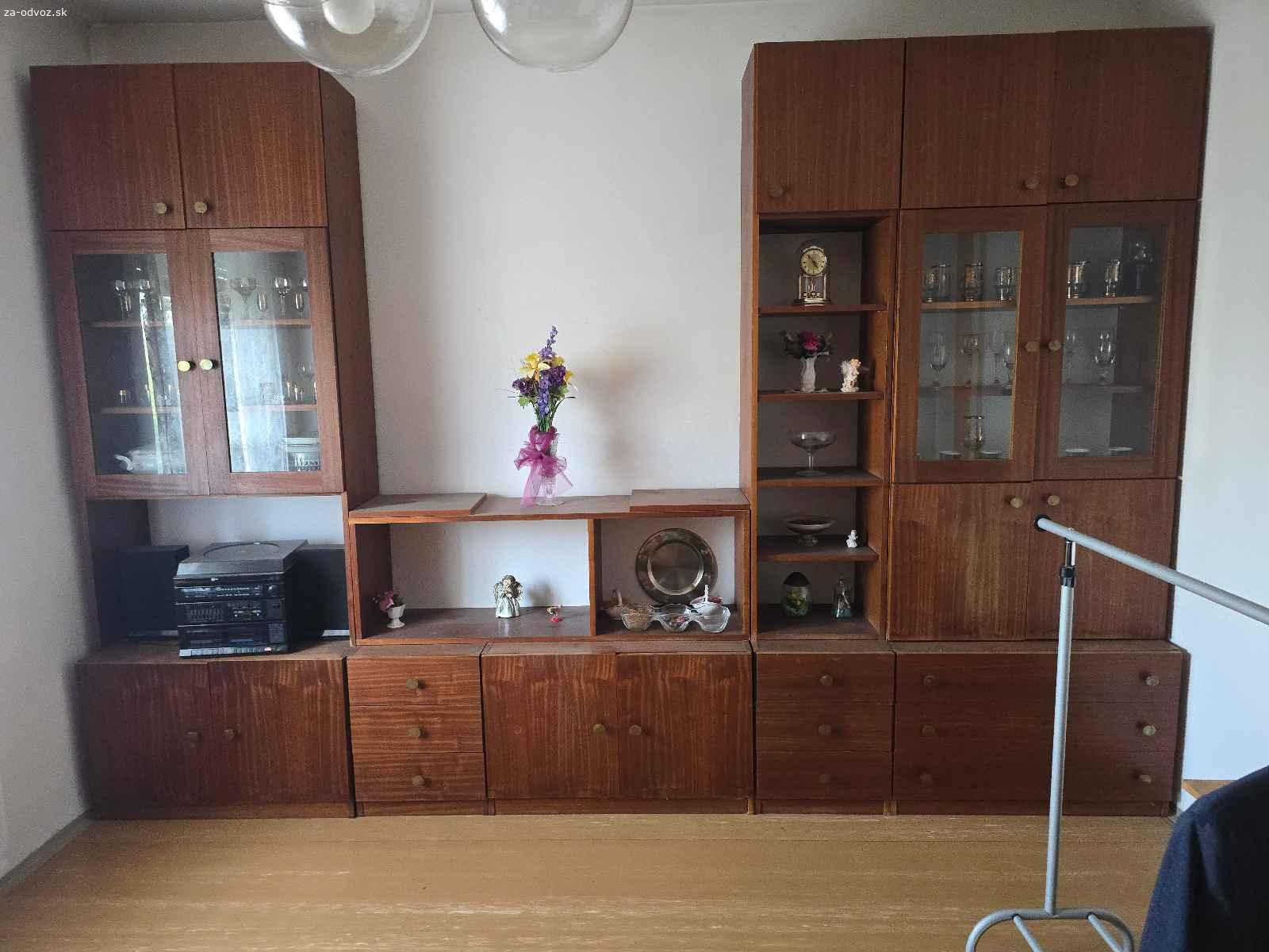 Nábytok. Darujem za odvoz starší nábytok ktorý je na fotkách.