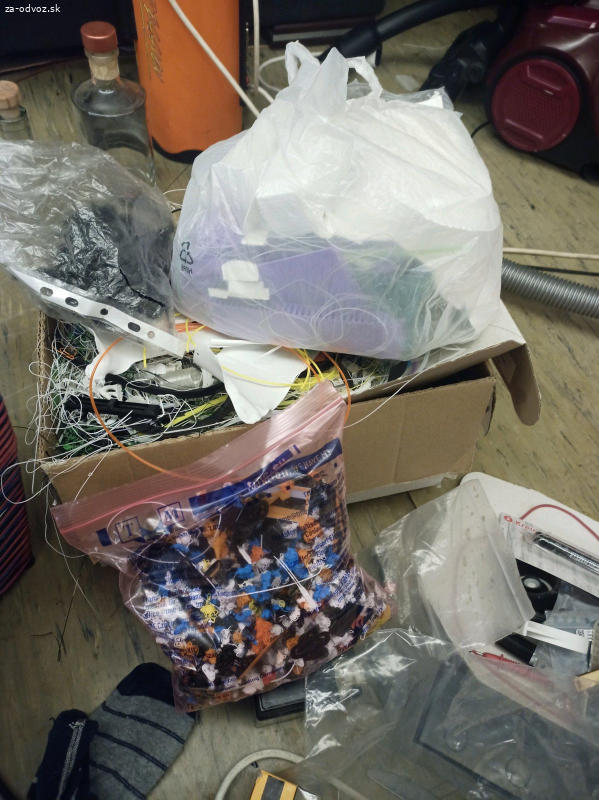 Odpadový PLA filament