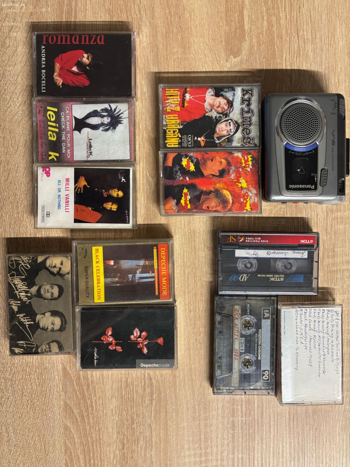 Panasonic RQ-L30. Darujem za odvoz funkčný kazetový rekordér + par kaziet a rôzne druhy CD.
Najlepšie všetko spolu.