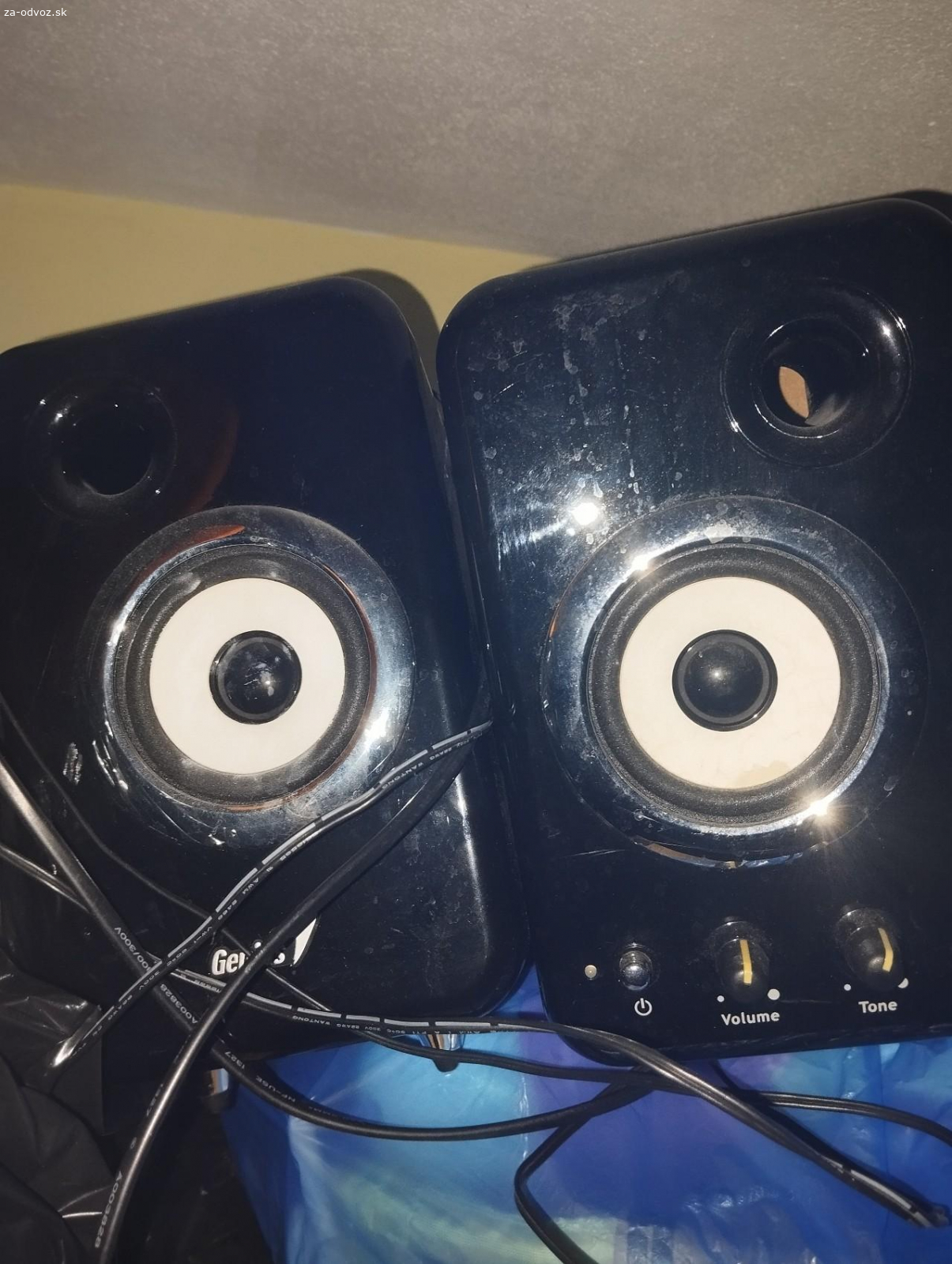 Pc repraky genius. Darujem pc repráky značky genius. pripojenie cez 3,5mm jack.