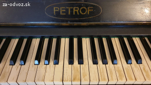 Piano Petrof