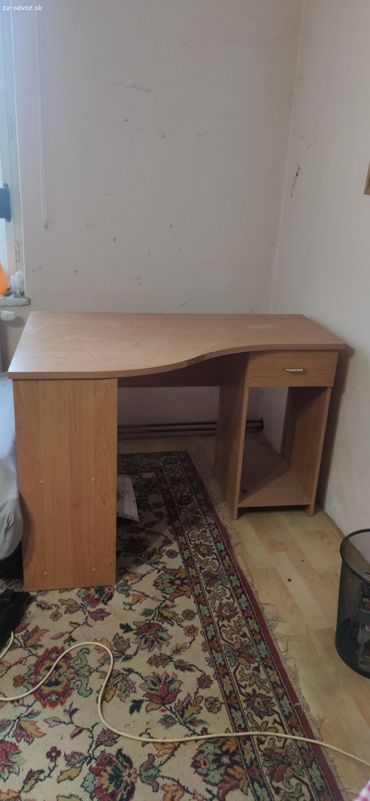 písací stolík