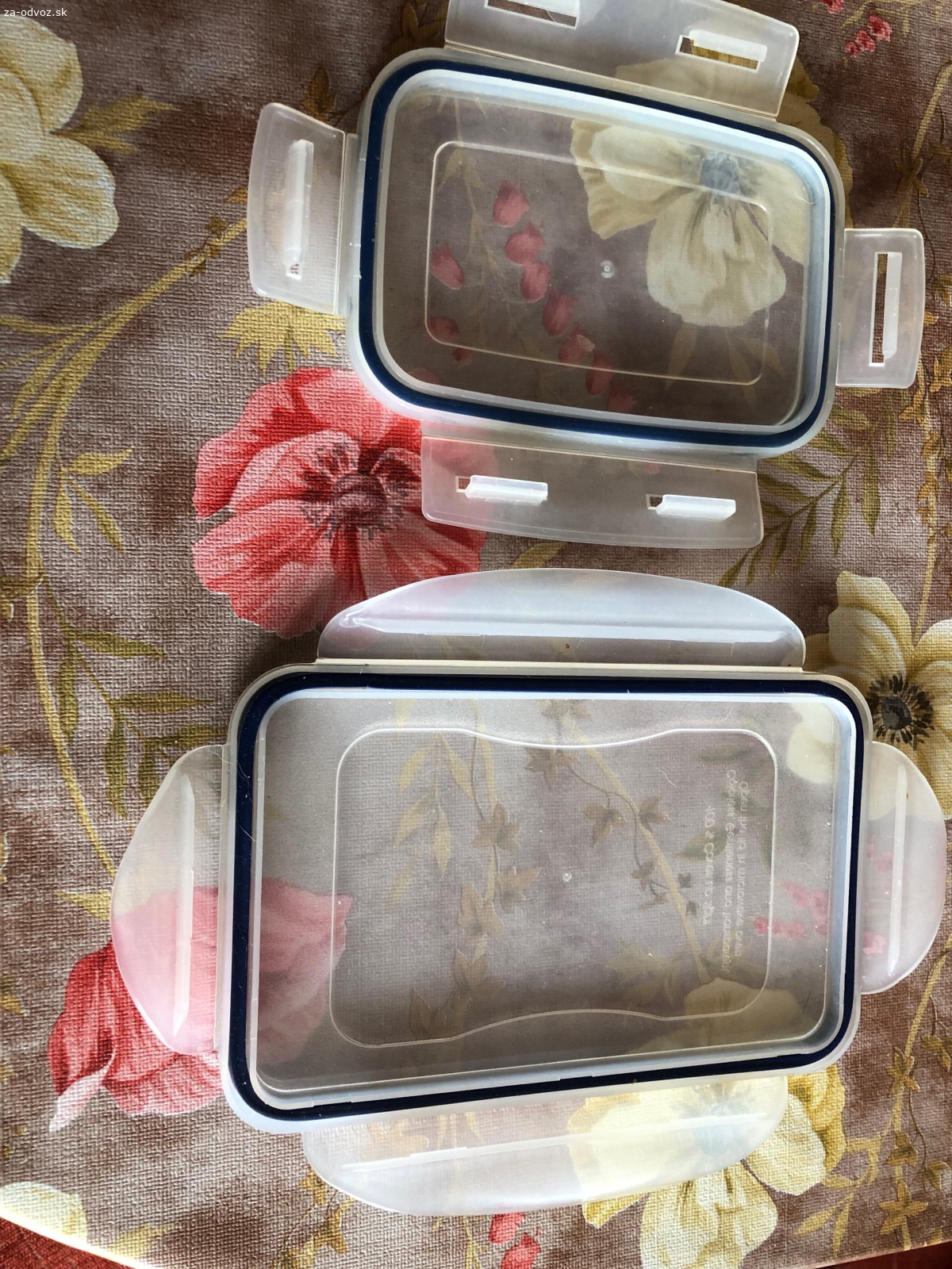 Plastove vrchnaky. Darujem plastove vrchnaky s cvak systemom, len spolu, mozno sa este niekomu zidu. Osobny odber BA-Petrzalka.