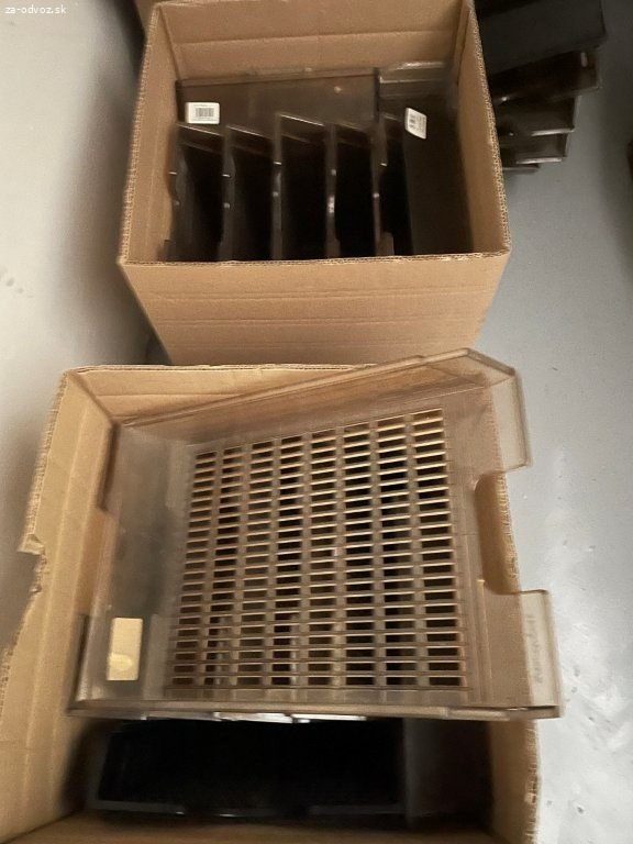 Plastove zakladace do kancelarie