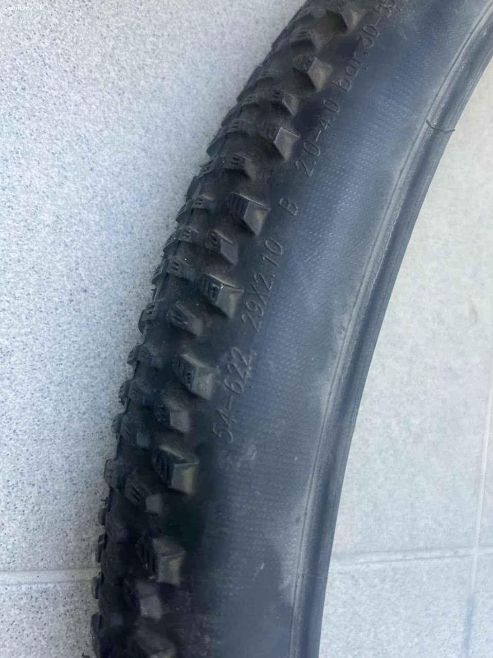 pneumatika na bike 29 palcova. darujem pneu schwalbe na bike