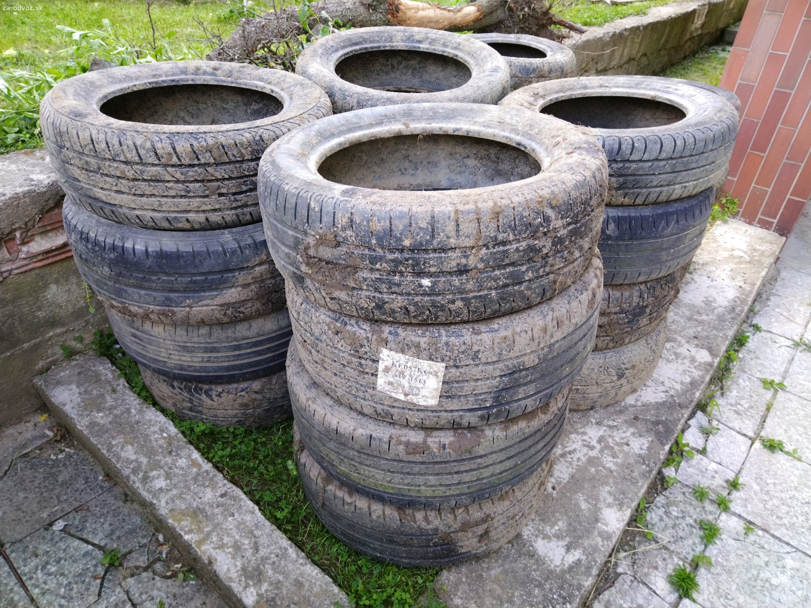 Pneumatiky 24ks. Darujem 24ks pneumatík. Boli použité ako kaskáda v záhrade. Napíšte mi do emailu vaše číslo a ozvem ss vám.