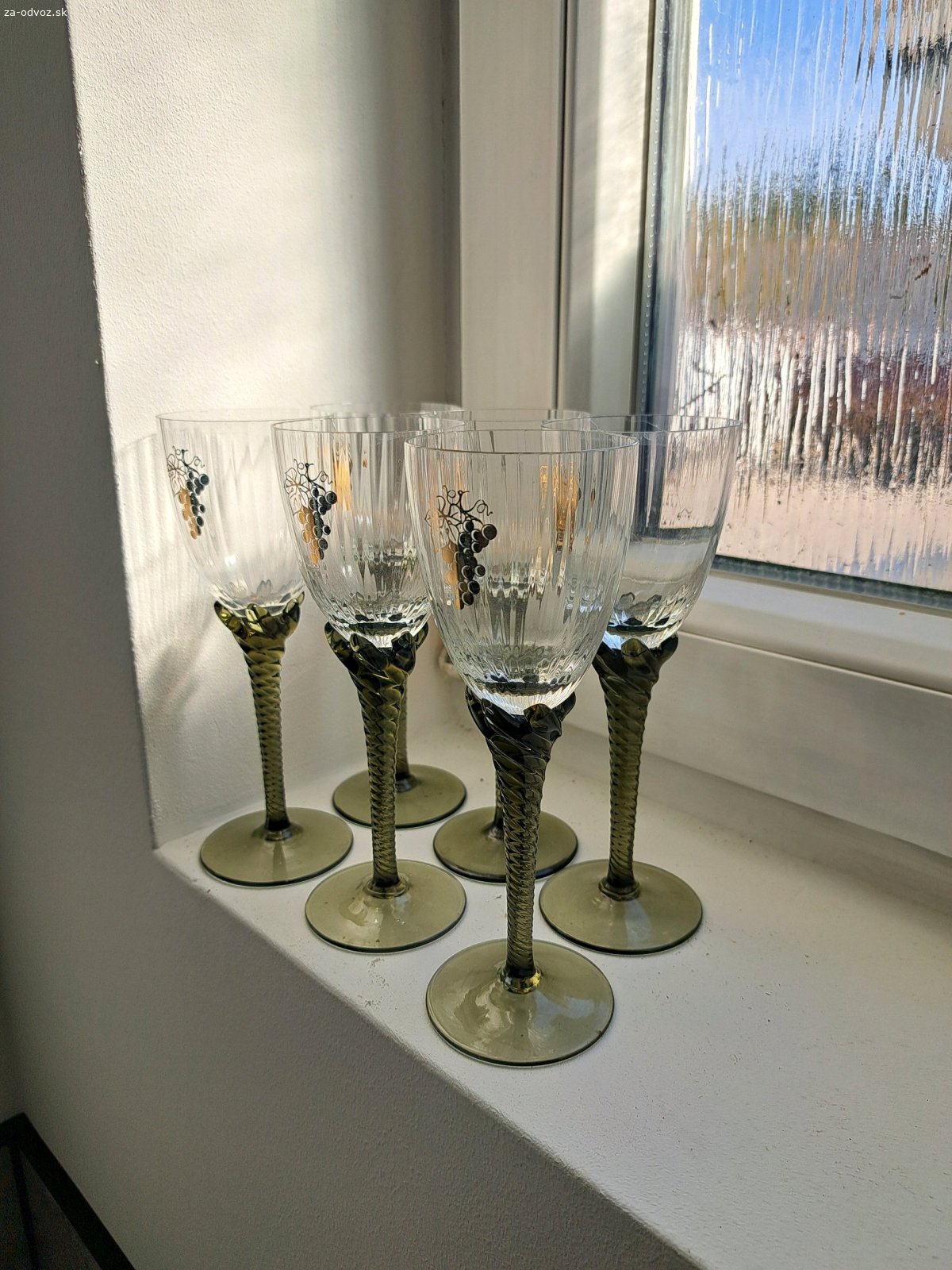 Pohare na vino 6ks vintage. Darujem seriu 6ks pohare na vino. Neporusene, komplet zachovale.