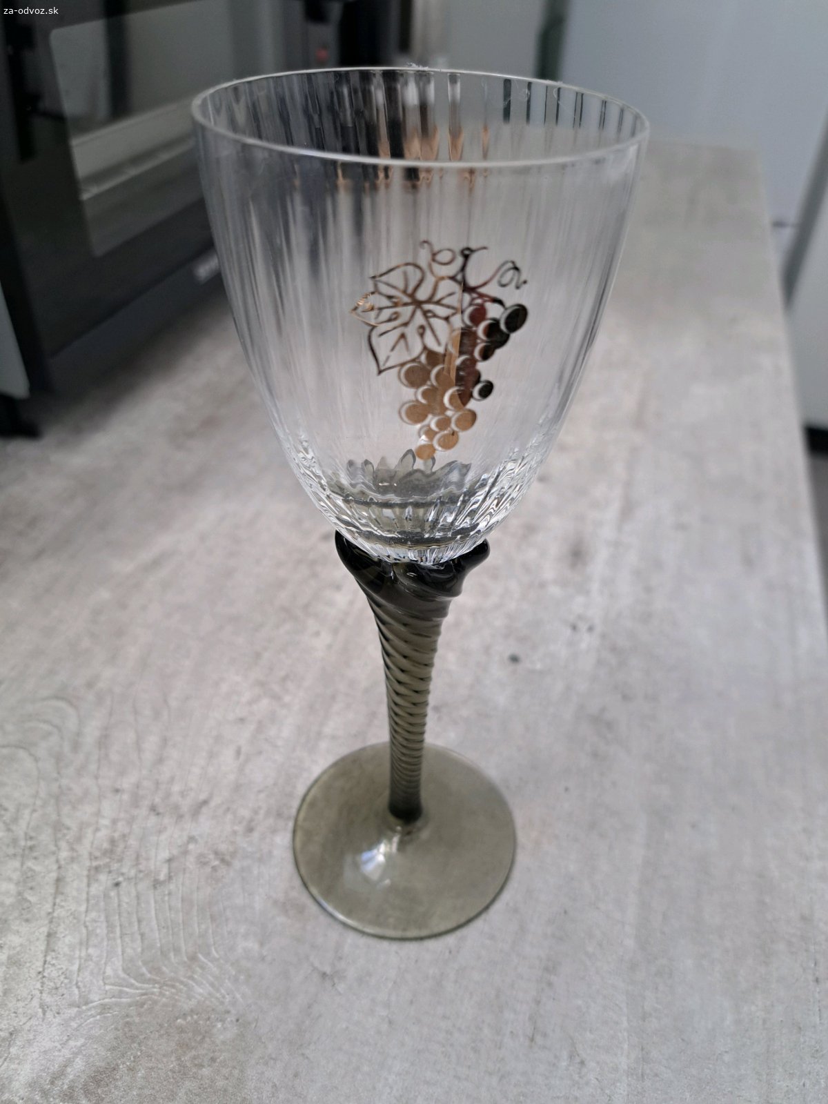 Pohare na vino 6ks vintage. Darujem seriu 6ks pohare na vino. Neporusene, komplet zachovale.