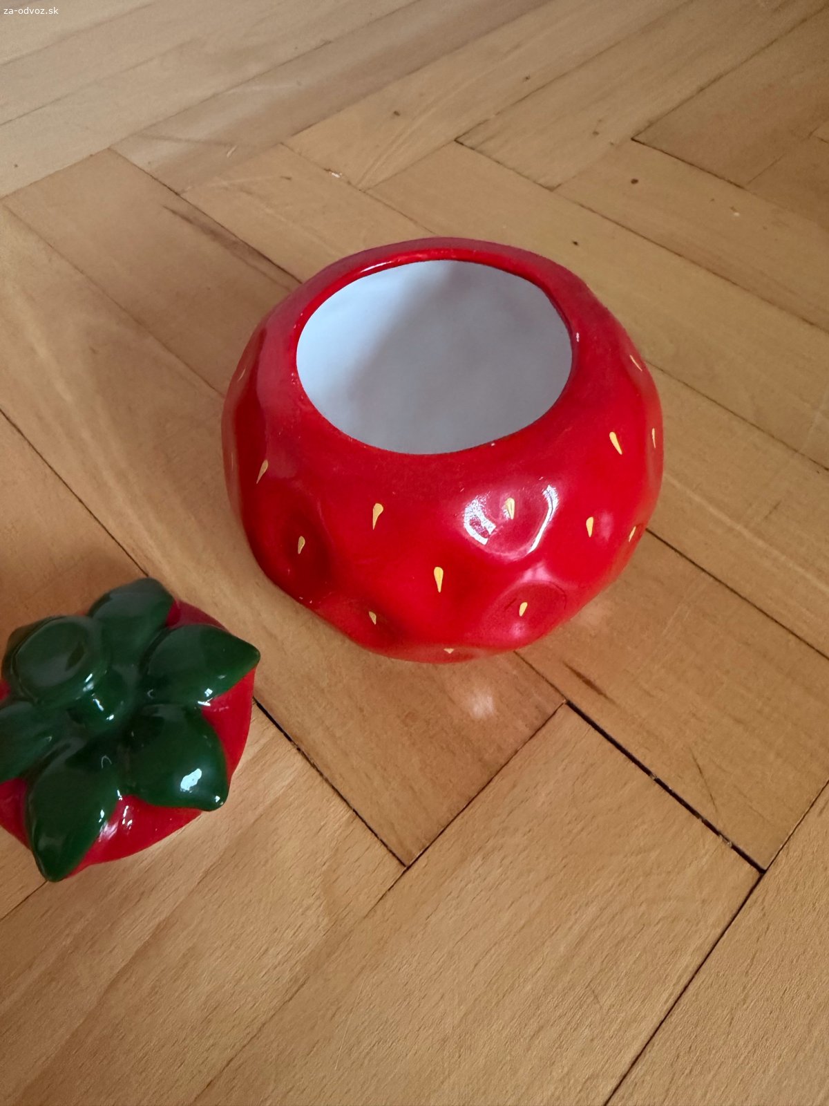 porcelanova nadobka v tvare jahody. porcelanova nadobka, jahoda, cca 15 cm