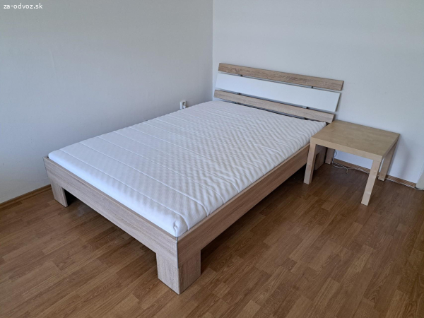 Postel sirka 135cm, s matracom