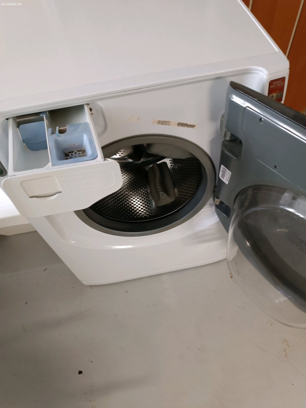 Práčka so sušičkou. Aqualtis Hotpoint Ariston, r.v. 2017, plne funkčná, vymenené tlmiče. Nevozím, nerezervujem, prvý príde, berie. Platí do zmazania.