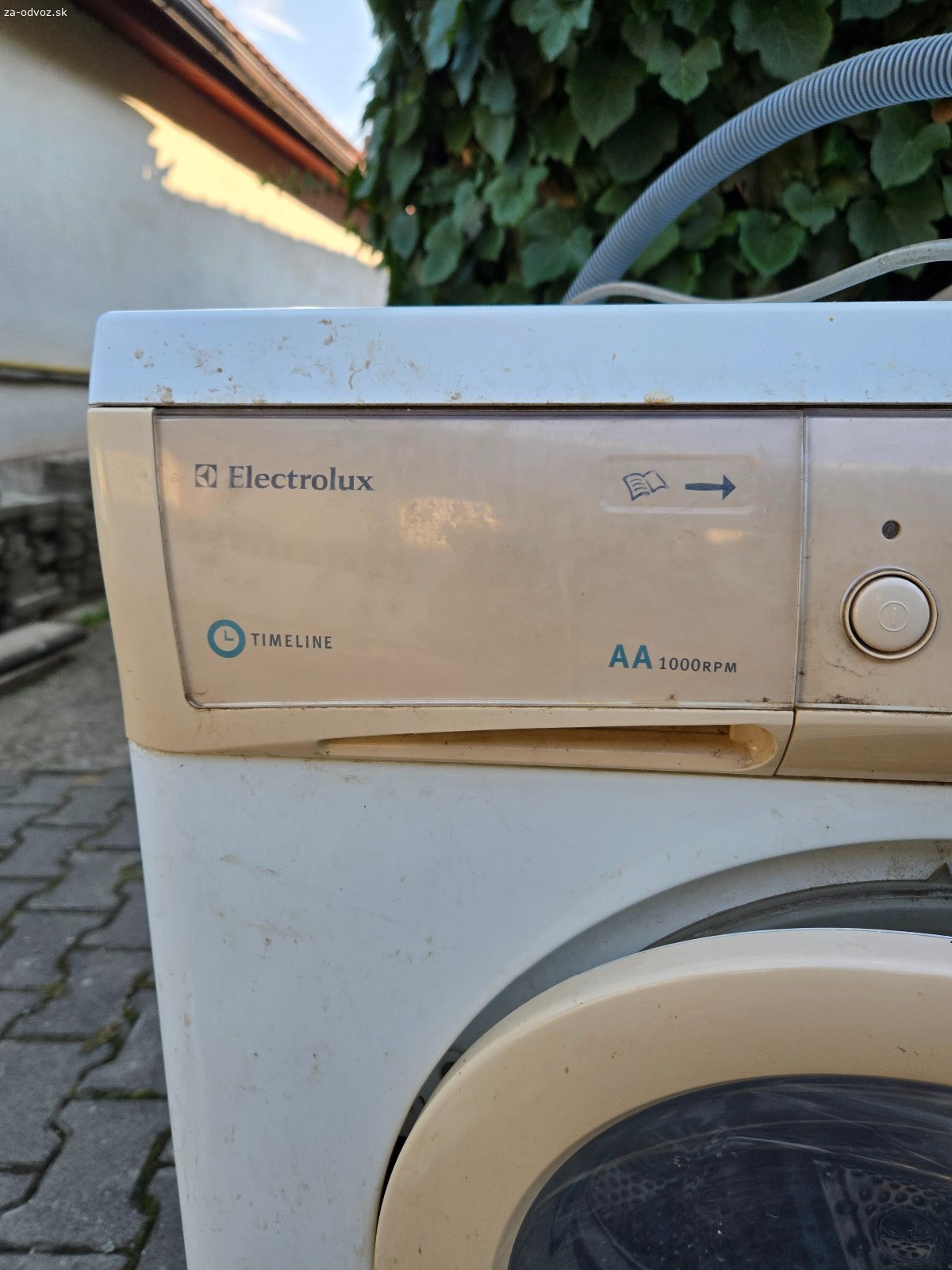 Práčka za odvoz. Darujem práčku elektrolux za odvoz, nutné vyčistiť, stojí na dvore, inak plne funkčná
