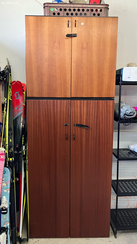 Praktická úložná skriňa