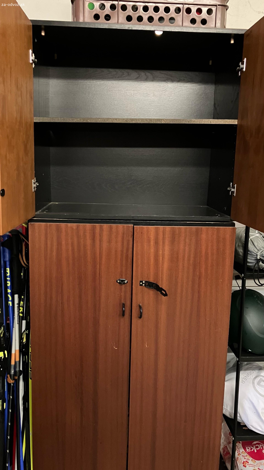 Praktická úložná skriňa