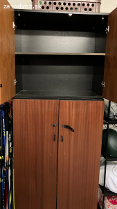 Praktická úložná skriňa