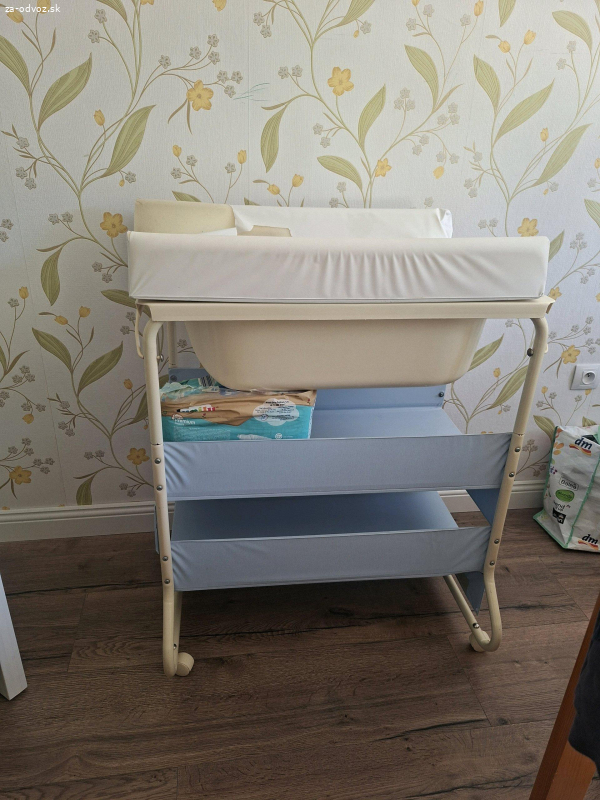 Prebaľovaci pult s vanickou