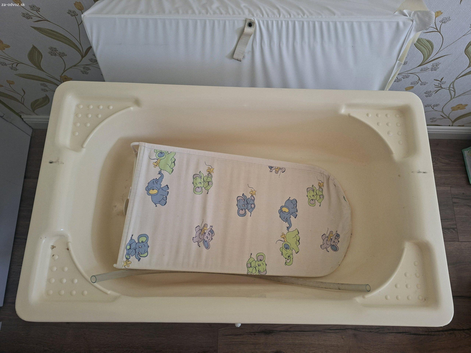 Prebaľovaci pult s vanickou