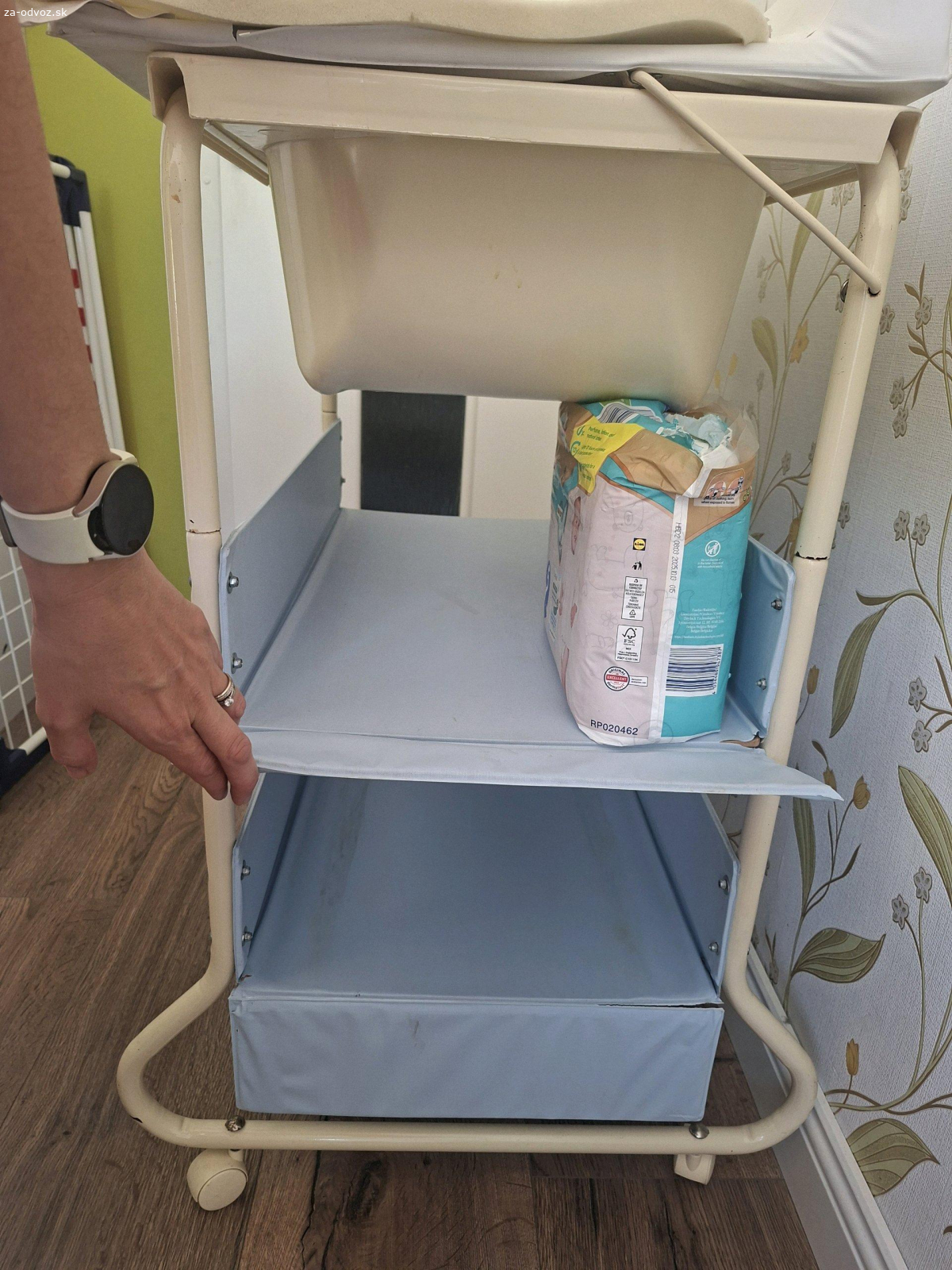 Prebaľovaci pult s vanickou