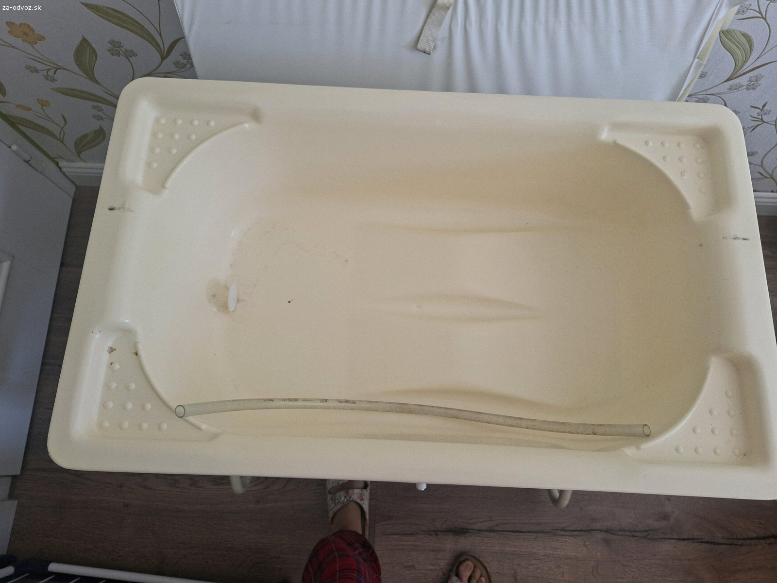 Prebaľovaci pult s vanickou