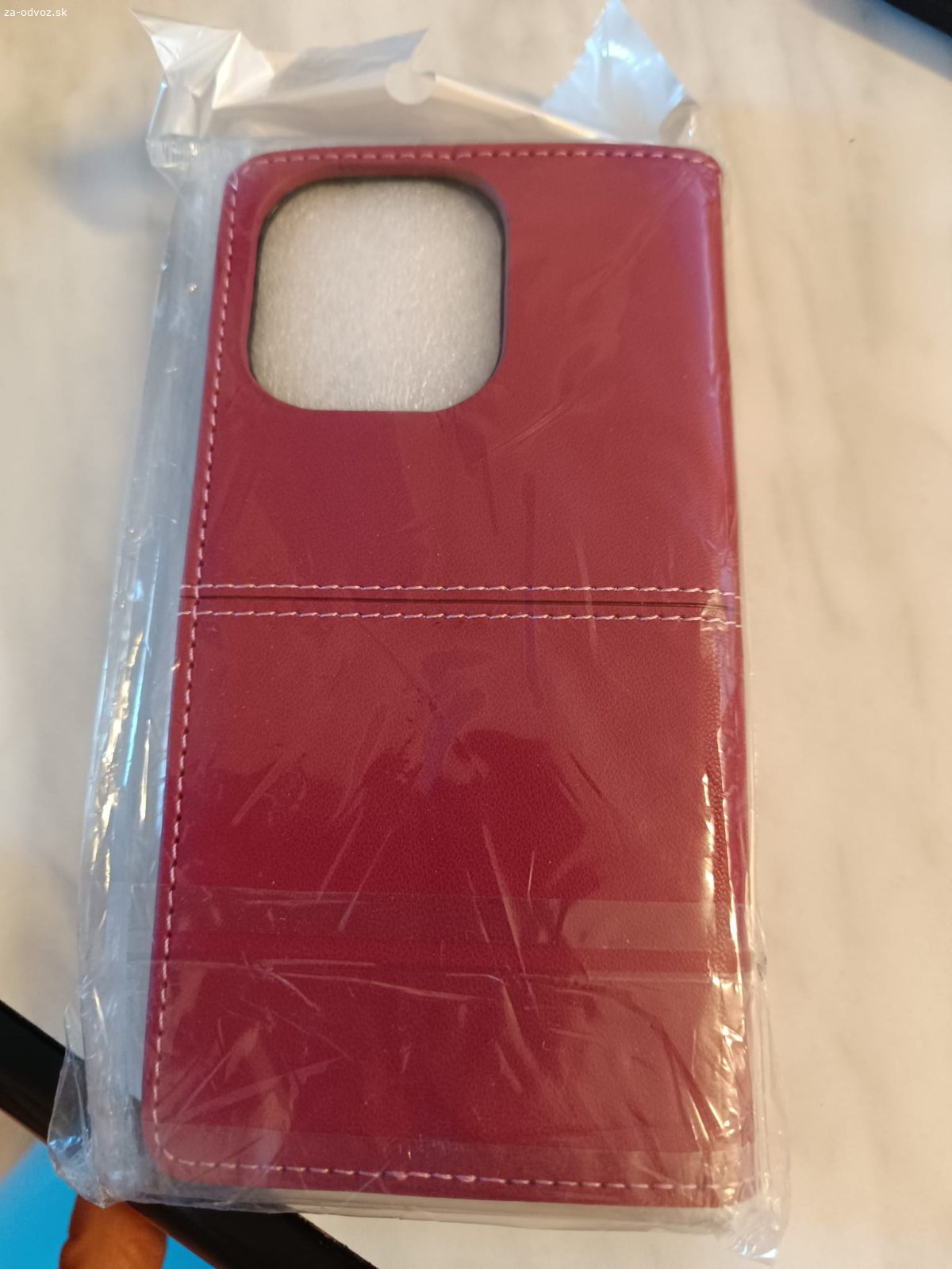 Puzdra na iphone 13 pro. Vymením za čokoládu 3 knižkové púzdra na iphone 13 pro. Dve sú ešte zabalené a tretie je prakticky nepoužívané.
