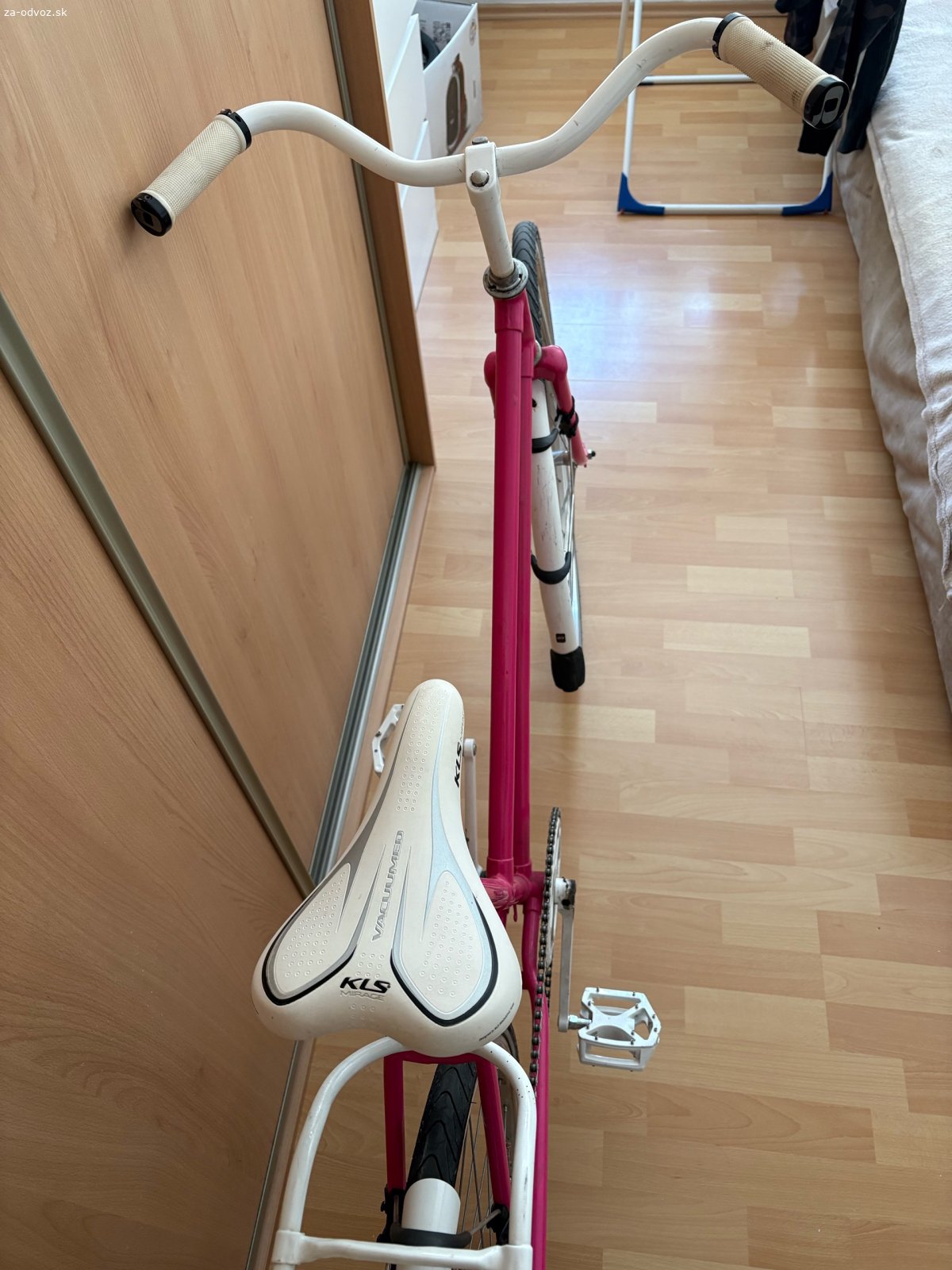 Retro bicykel. darujem za odvoz Retro bicykel. Dlhšie sa na ňom nejazdilo, tak bude potrebný servis.