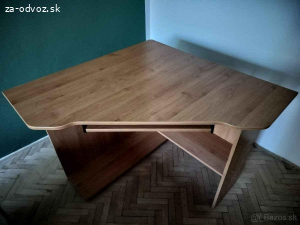 Rohovy stolik na pocitac / pisaci stolik