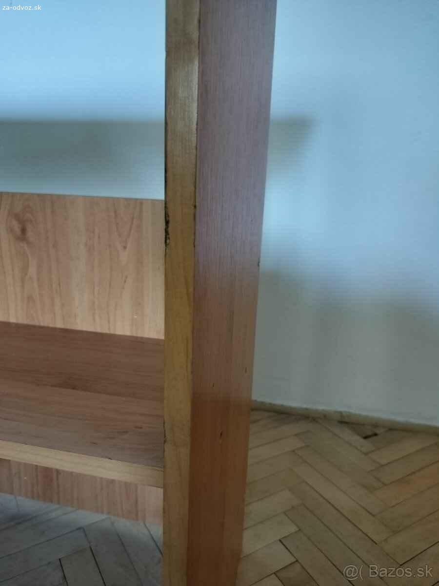 Rohovy stolik na pocitac / pisaci stolik