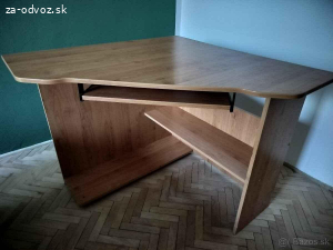 Rohovy stolik na pocitac / pisaci stolik