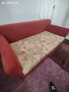 Rozkladací gauč s úložným priestorom