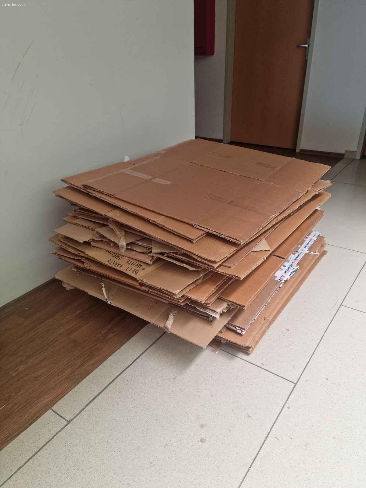 Rozložené pevné krabice