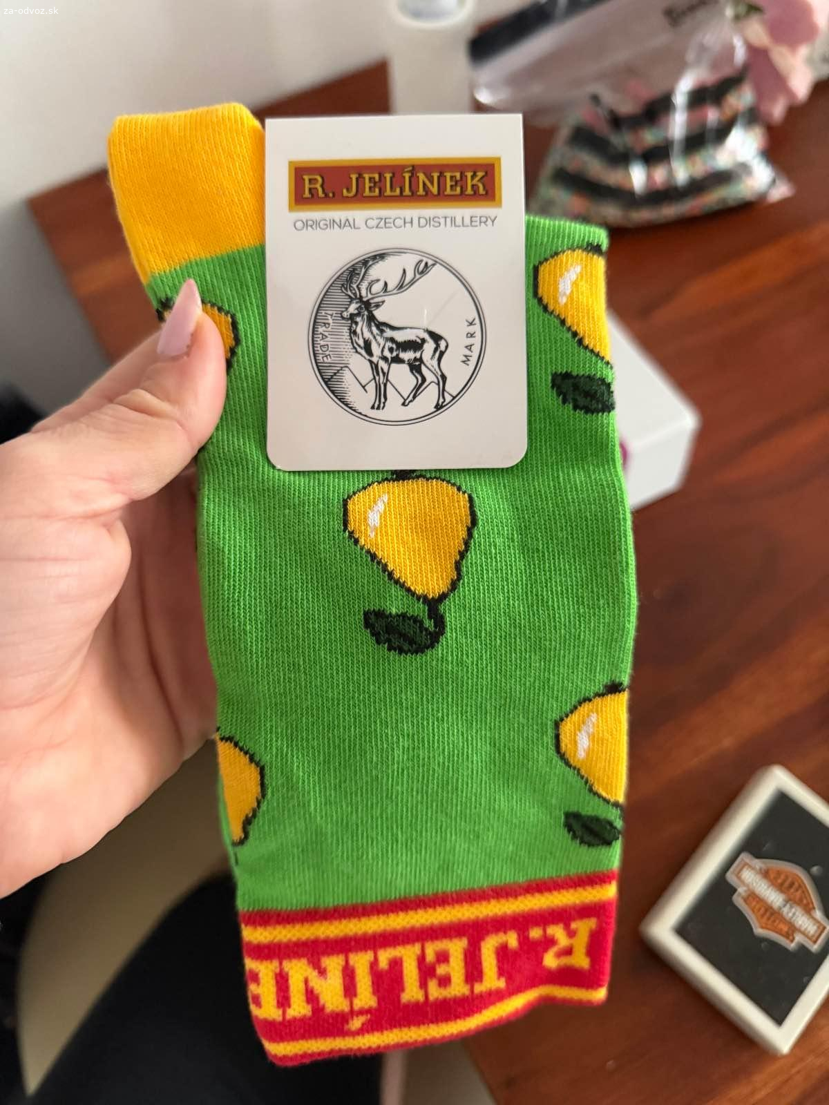 Rôzne veci. Cistic pleti - nepouzity, ponozky a egyptske sosky.