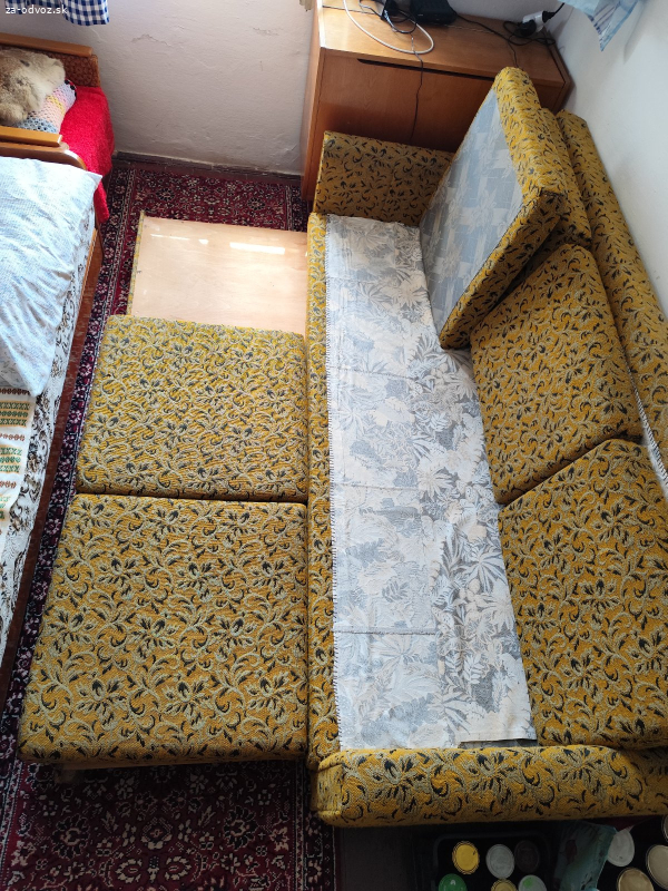 Rozťahovací gauč "trojka" zo 70. rokov udržiavaný