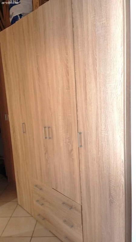 Šatníková skriňa