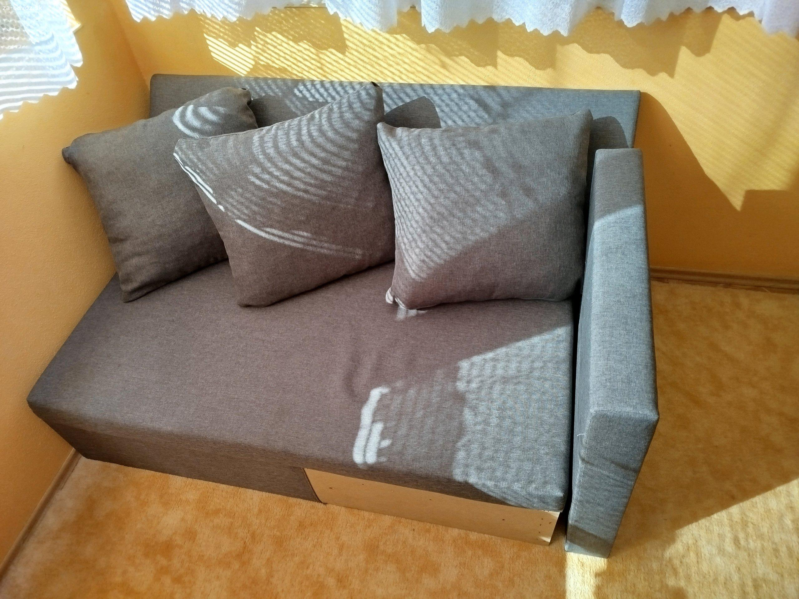 sedačka. darujem sedačku za odvoz
