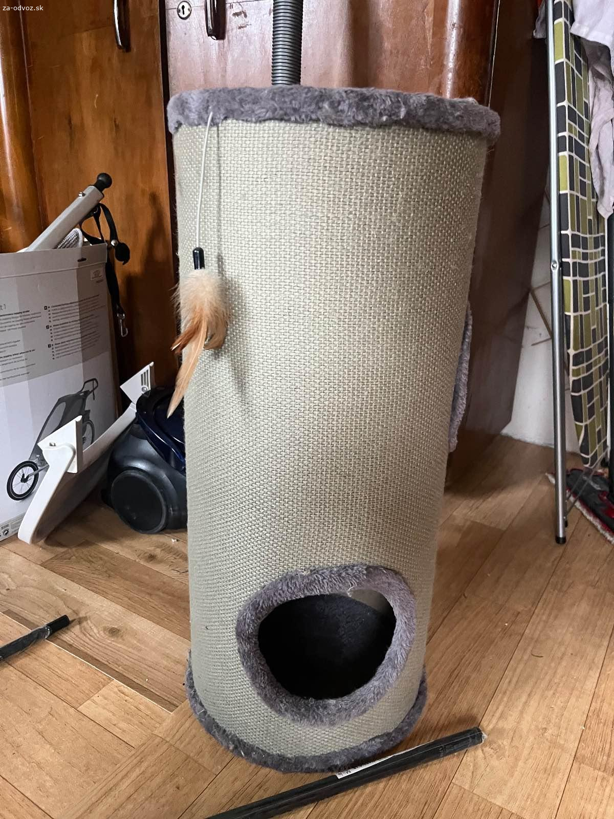 Škrabadlo a domček pre mačky