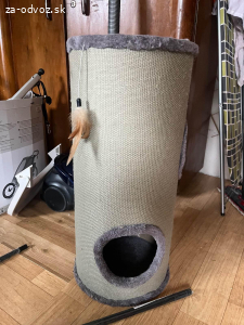 Škrabadlo a domček pre mačky