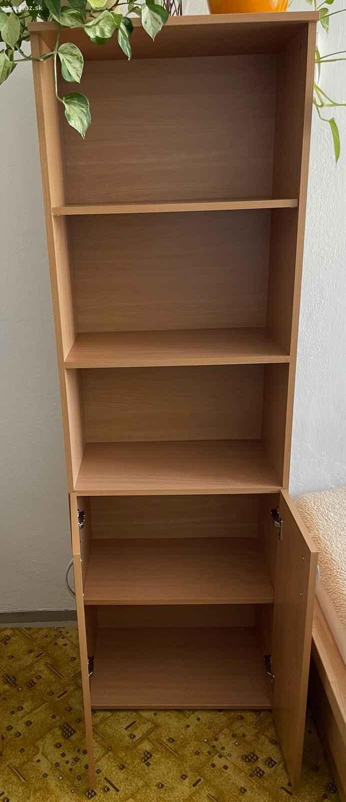 Skriňa svetlé drevo/buk