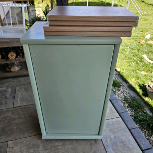 skrinka so 4mi policami