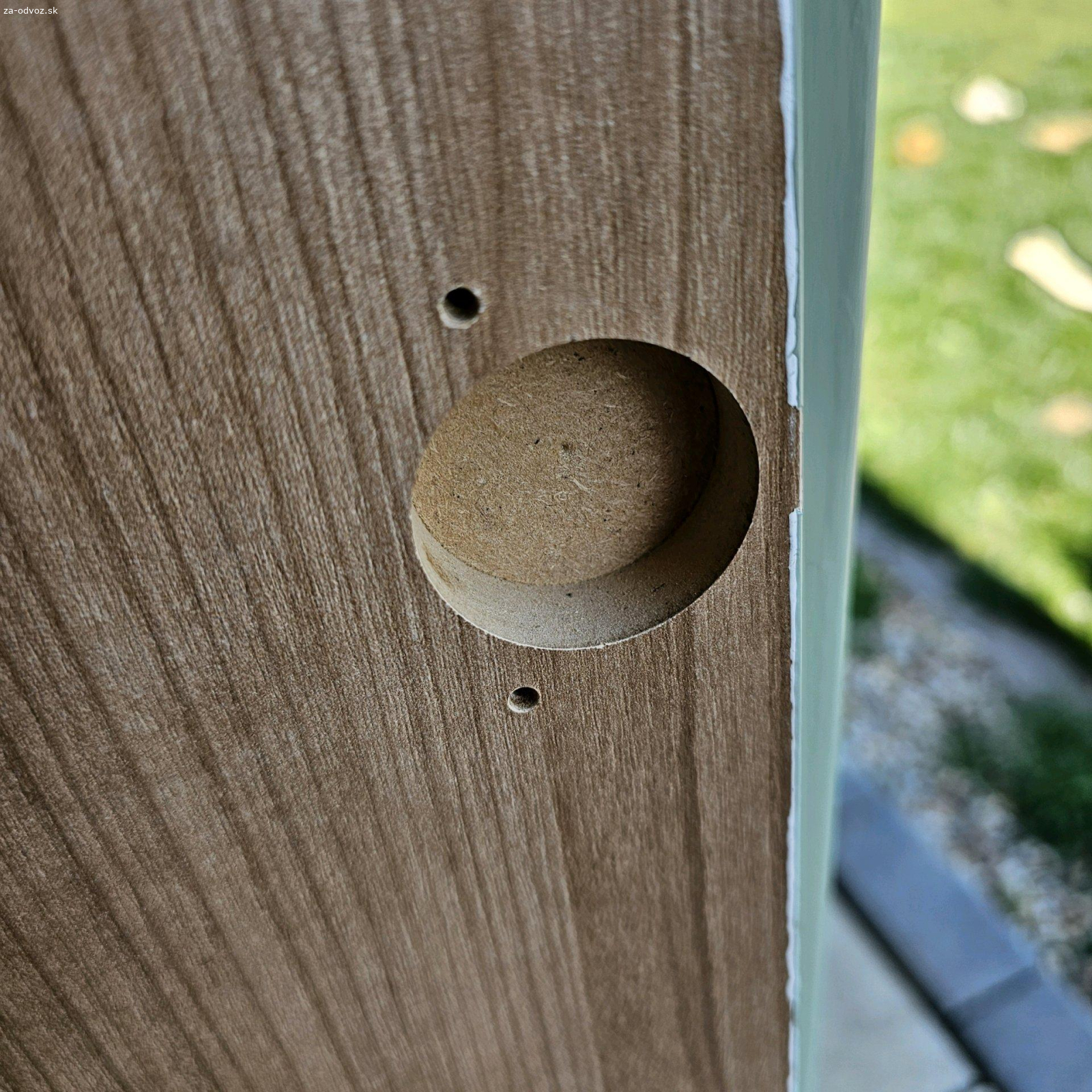 skrinka so 4mi policami