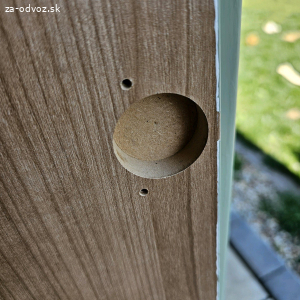 skrinka so 4mi policami