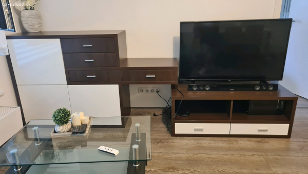 skrinky obývačka pod TV