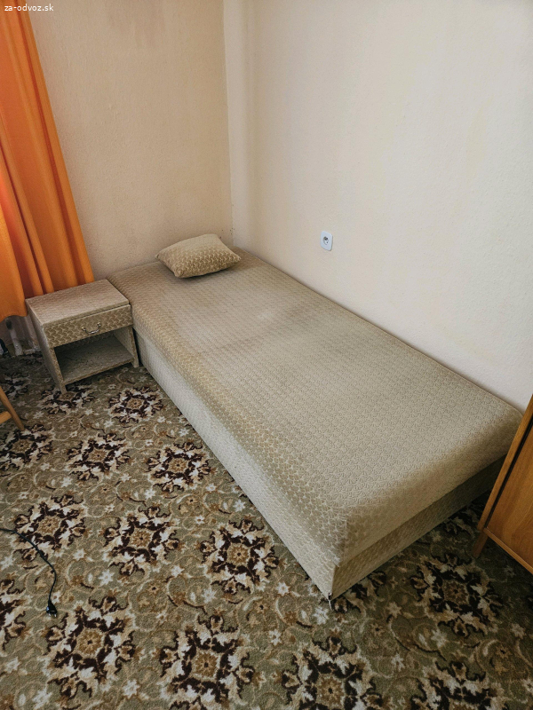 Staršia váľanda s nočným stolíkom