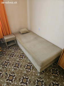 Staršia váľanda s nočným stolíkom