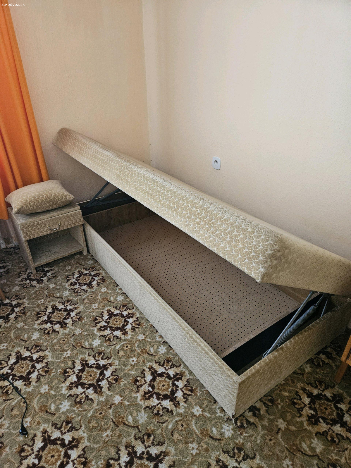 Staršia váľanda s nočným stolíkom