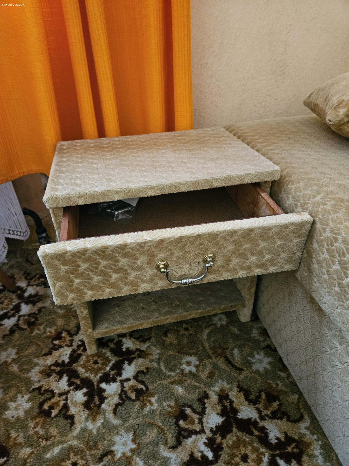Staršia váľanda s nočným stolíkom