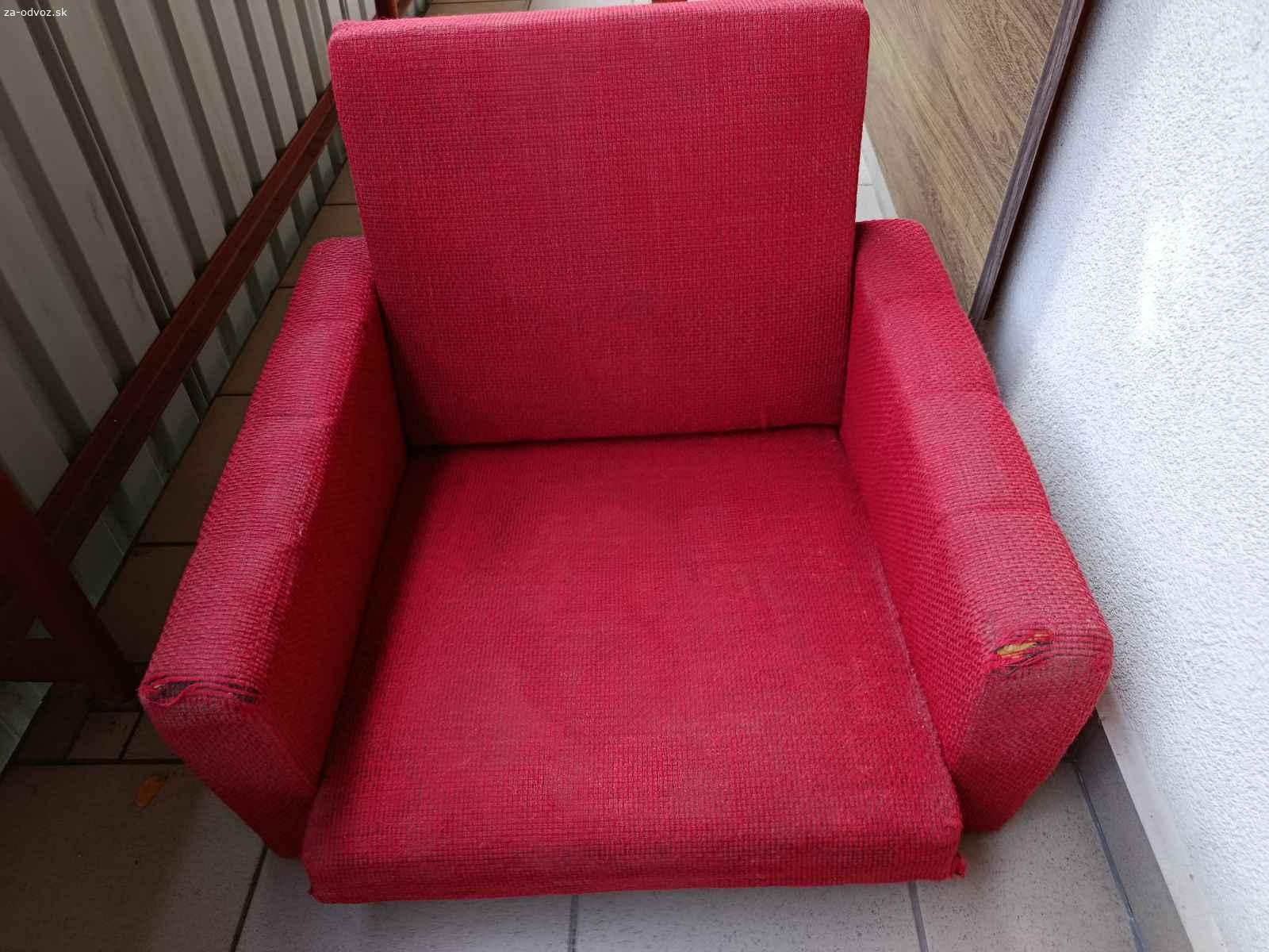 Staršie kreslo do garsónky, 1-izboveho bytu.